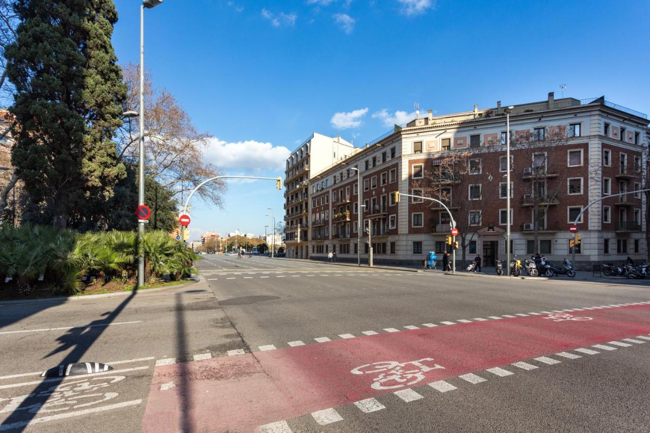 Three Bedrooms Apartment Barcelona Bagian luar foto